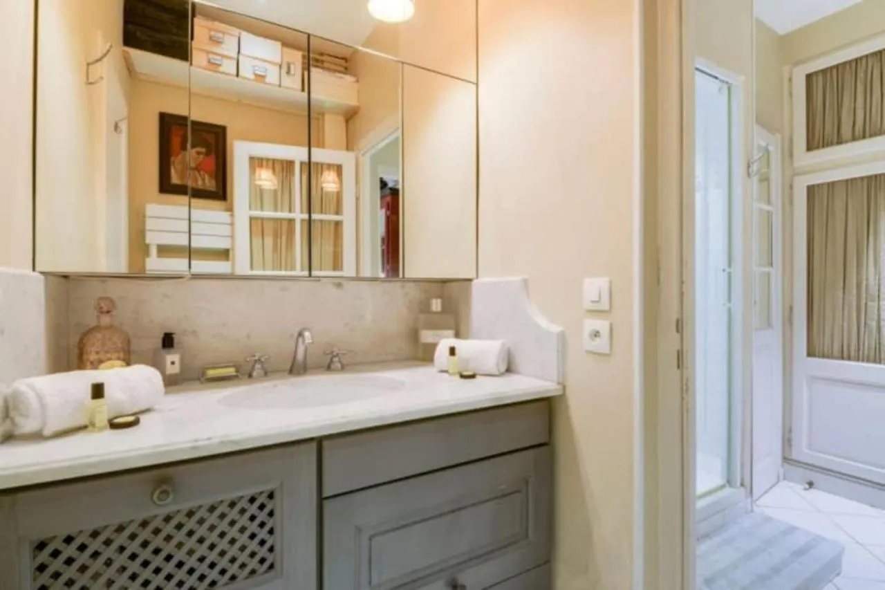 Guestready - Classic Parisian Home In Marais France