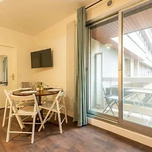 Appartement Proche Champs Elysees, Paris