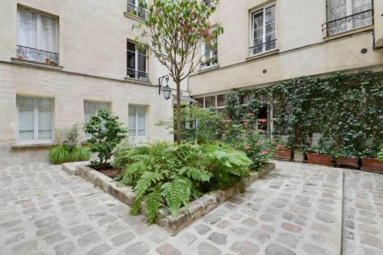 Guestready - Classic Parisian Home In Marais